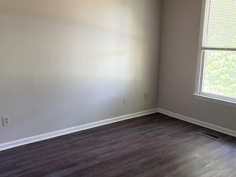 1708 Village Lake Dr — Photo 16