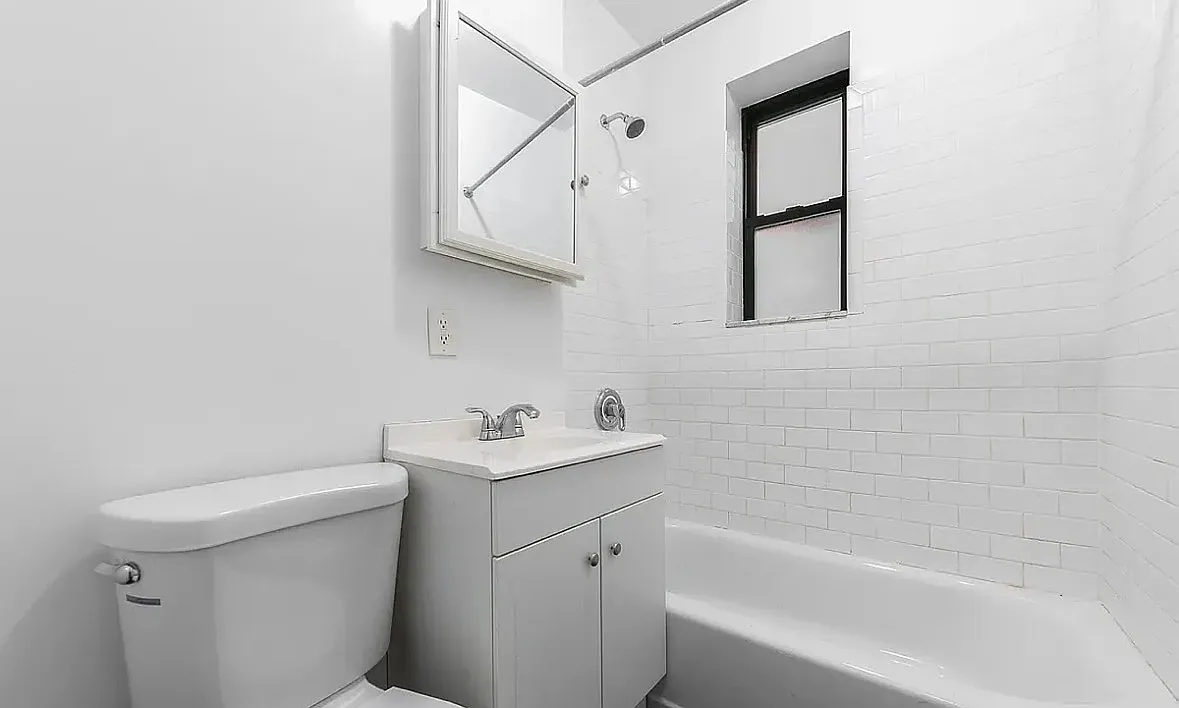 370 West 52nd Street — Photo 4