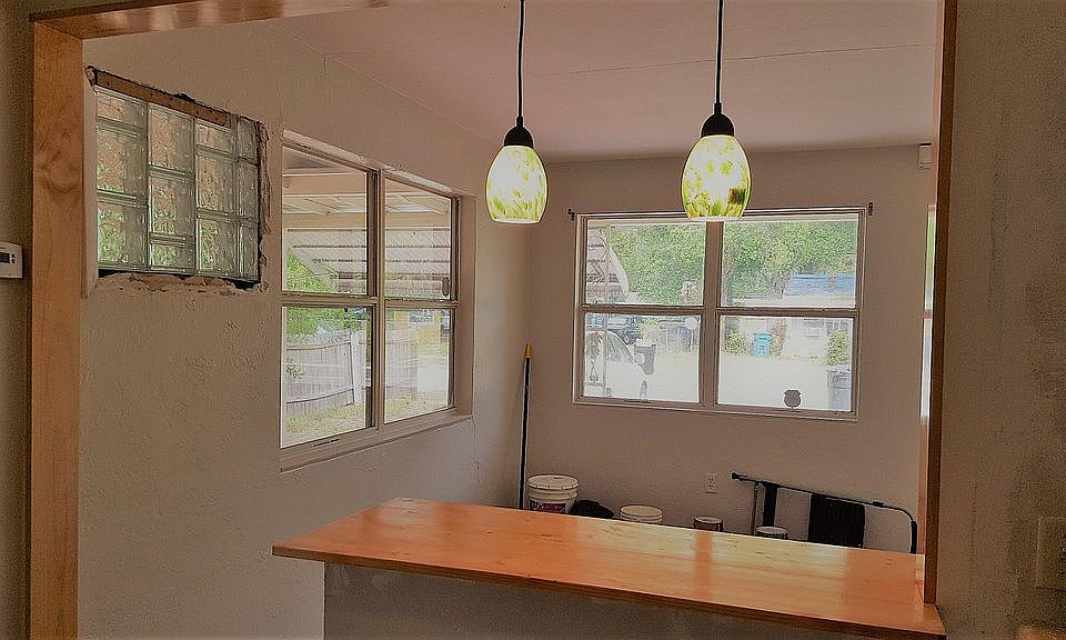 Kitchen bar