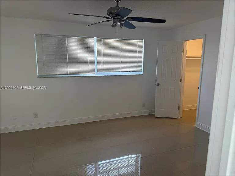 2100 N 52nd Ave — Photo 12