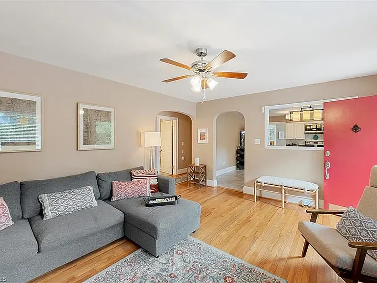 27 W Devonshire St — Photo 4