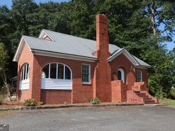 101 W Howell St, Hartwell, GA 30643