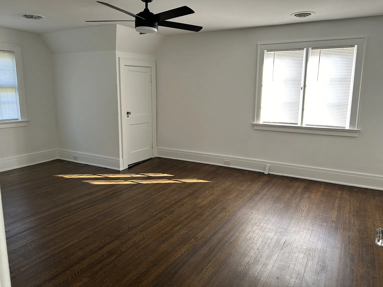 716 Riverside Drive - 716 — Photo 4