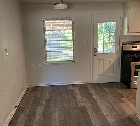 5th image of 135 Park Cir