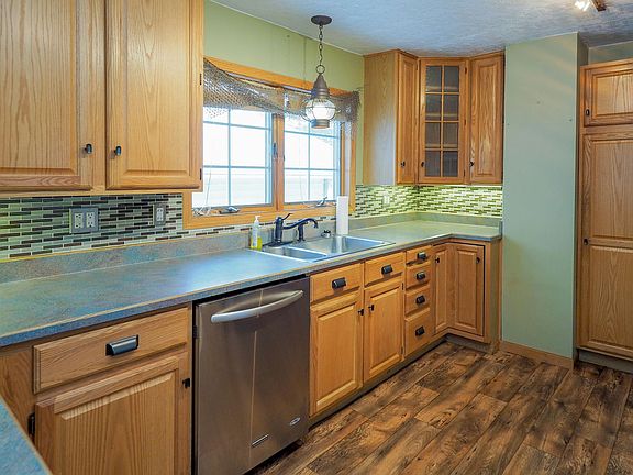 2nd image of 414 Pine St