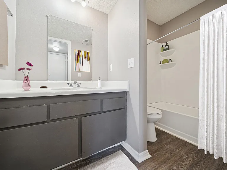 Reeds Landing Apartments — Photo 7