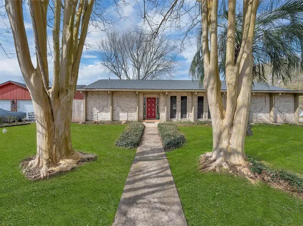 4004 Briar Glen Dr, Dickinson, TX 77539