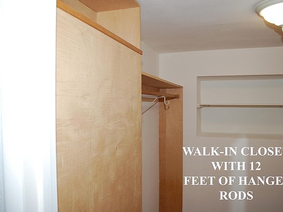 Walkin Closet Left Side