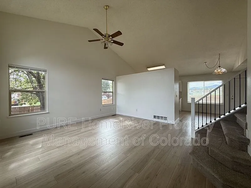 4 bed, 3.5 bath, 2485 sqft, $2,600 — Photo 3