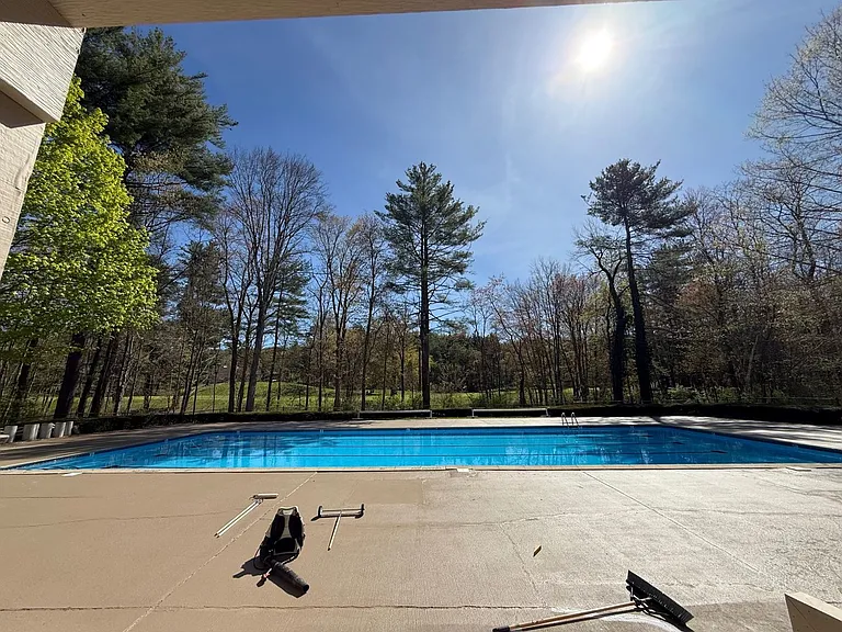 18 Putnam Ln — Photo 25
