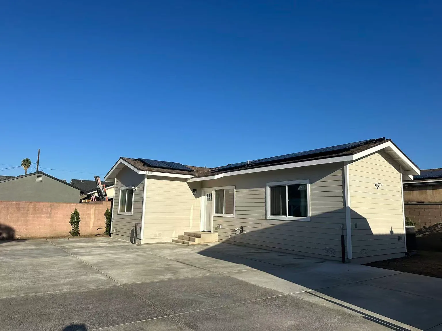 3 bed, 798 sqft, $3,700 — Photo 2