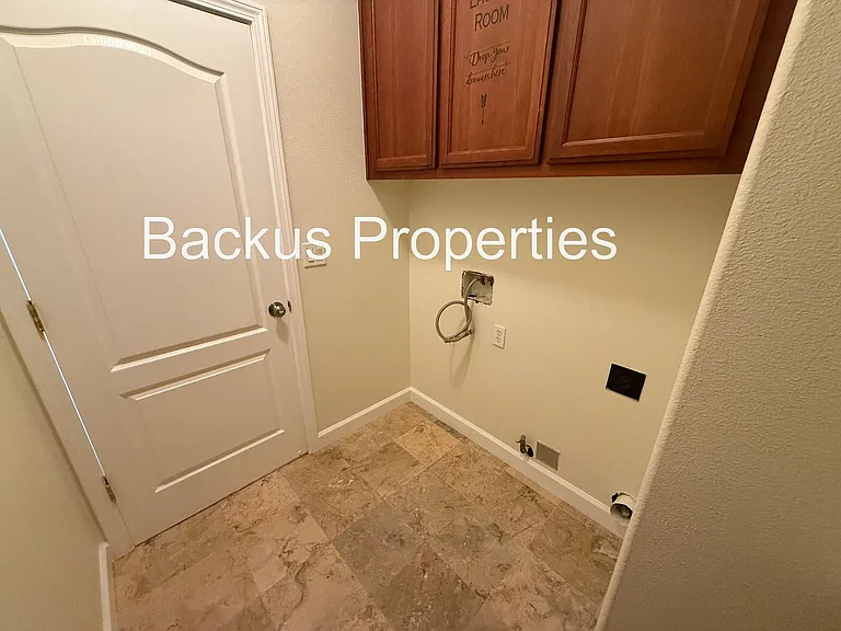 7 Moreno St — Photo 22