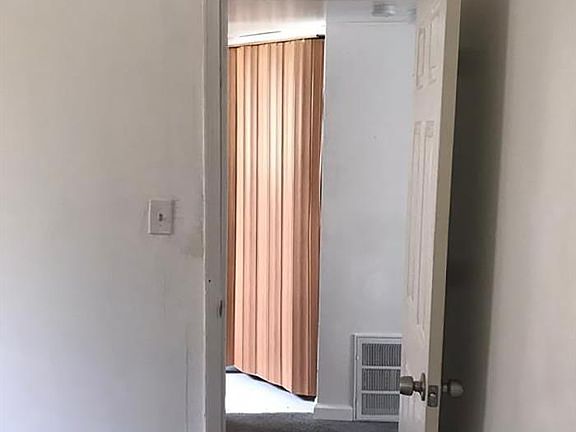3rd image of 14055 Plainview Ave