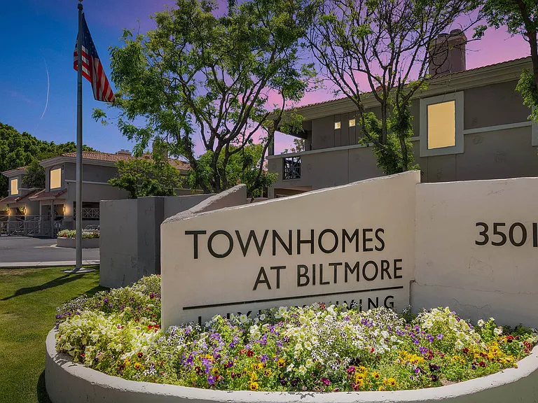 Townhomes at Biltmore — Photo 31