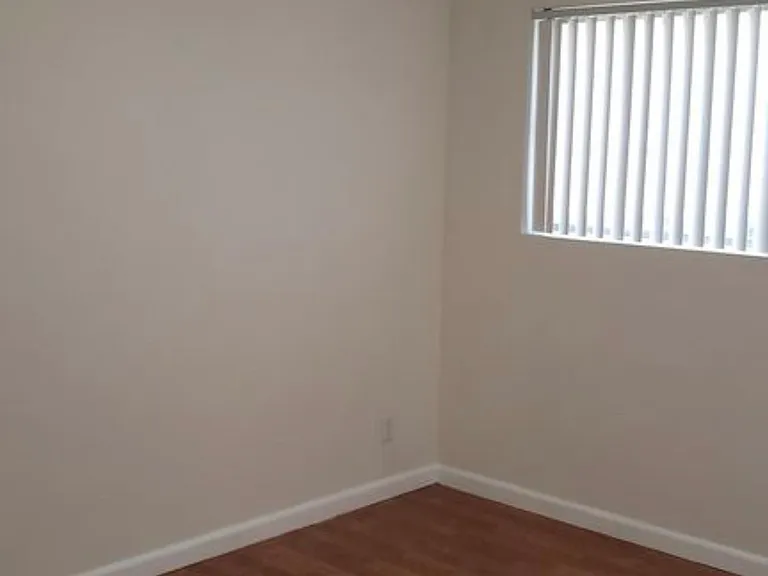 121 E Beacon St #B — Photo 8