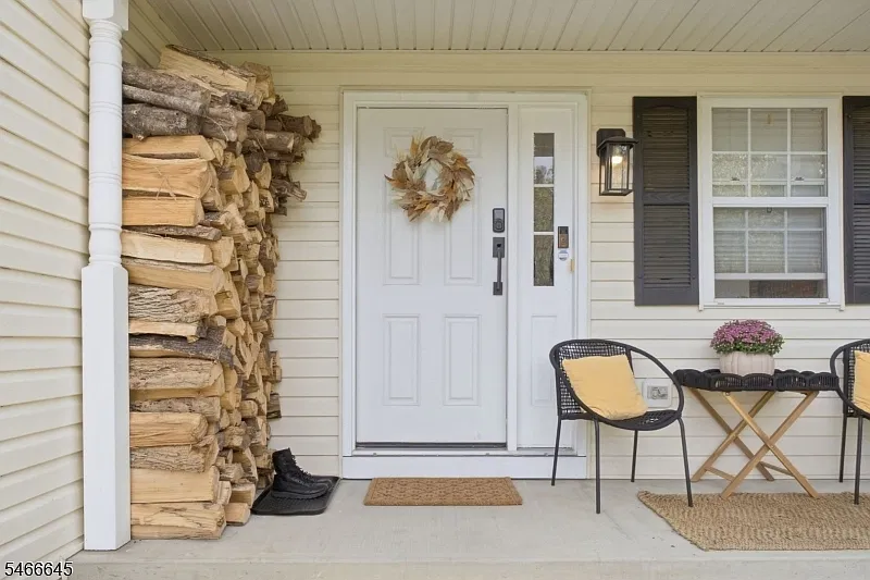 4 bed, 2.5 bath, $4,000 — Photo 3