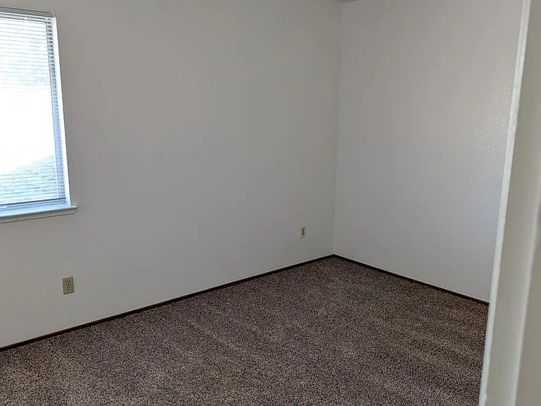 2333 Ferry St — Photo 5