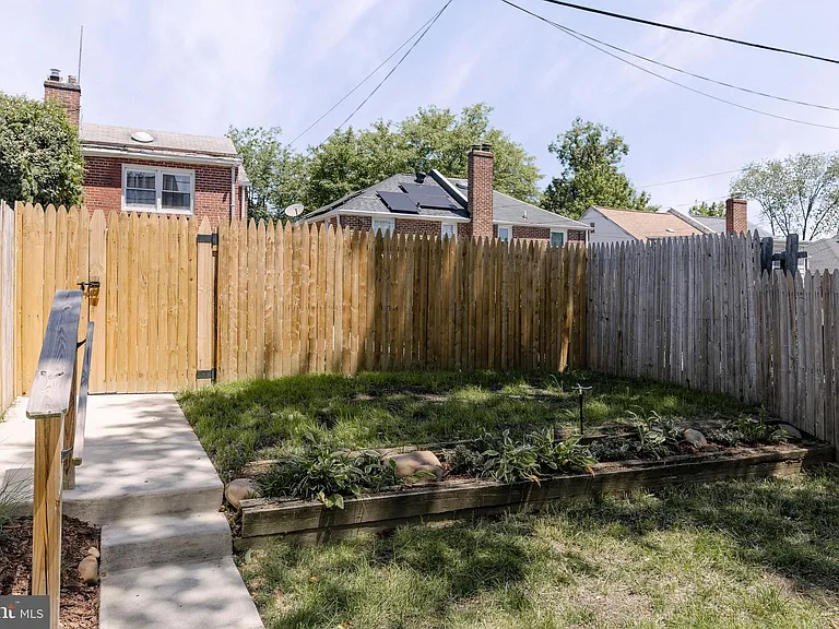 632 Faraday Pl NE — Photo 32