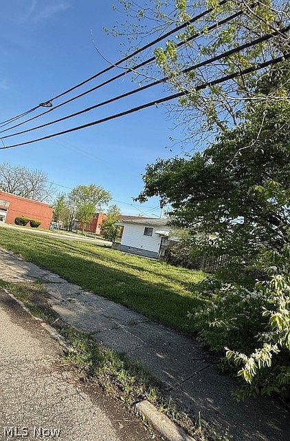 1st image of 3305 E 126th St
