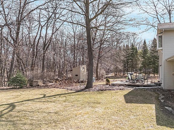 5th image of 2190 Carleton Ave