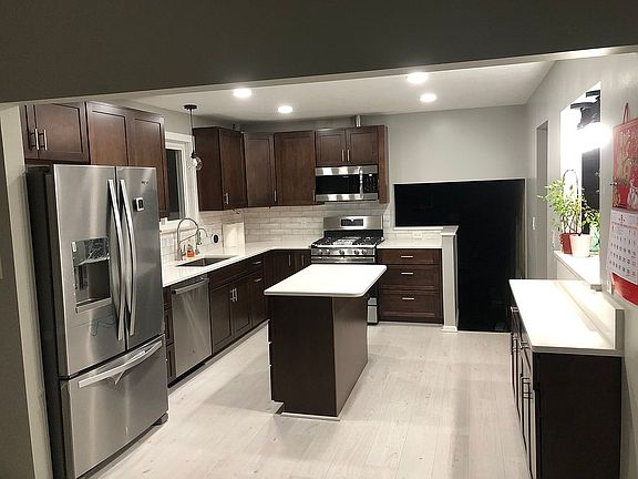 3rd image of 31800 Farm Dr
