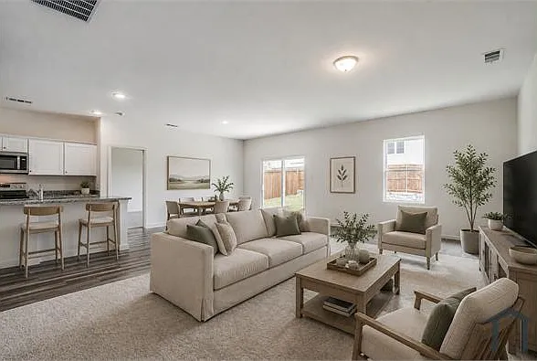 786 Wilshire Dr — Photo 1