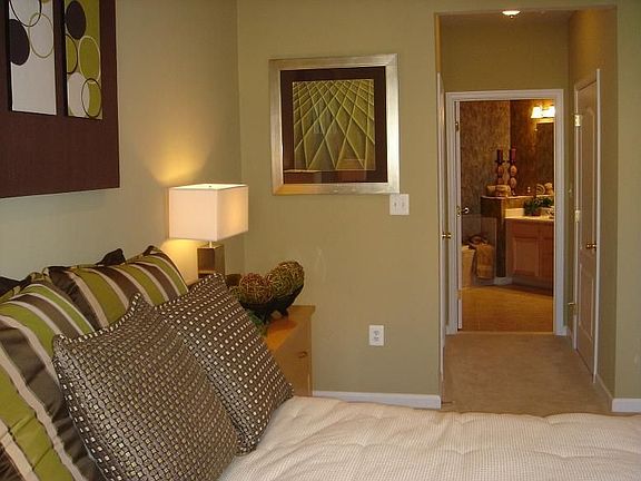 Master Bedroom w. (2)Walk-in closets.