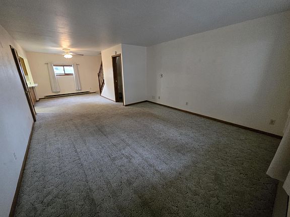 2nd image of 2211 Vista Dr APT 2