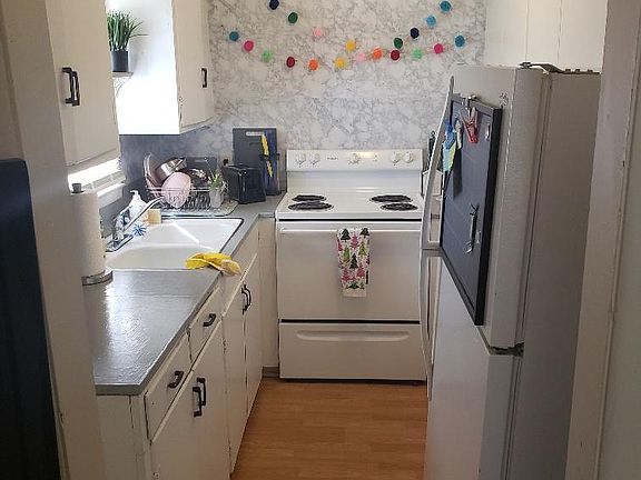 5th image of 318 N College St APT B