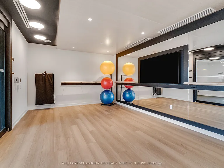 858 Dupont St #717 — Photo 42