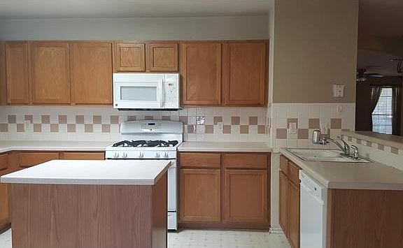 5th image of 606 Rebecca Ln