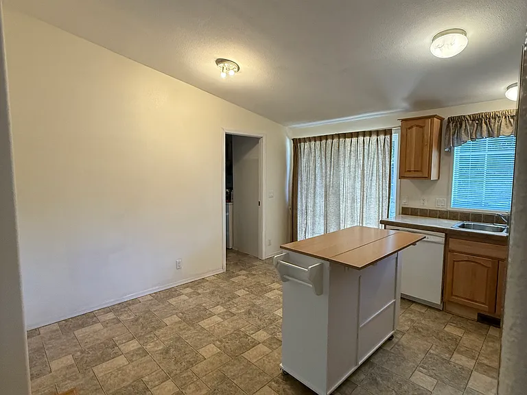 401 NW Commerce St — Photo 7