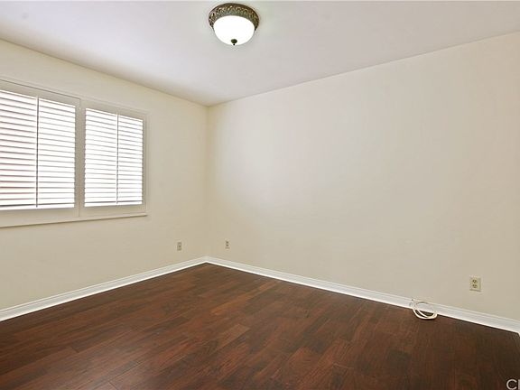 3rd image of 920 W Hamilton Ave #2