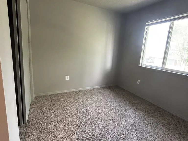 3015 W Stewart Ave — Photo 15