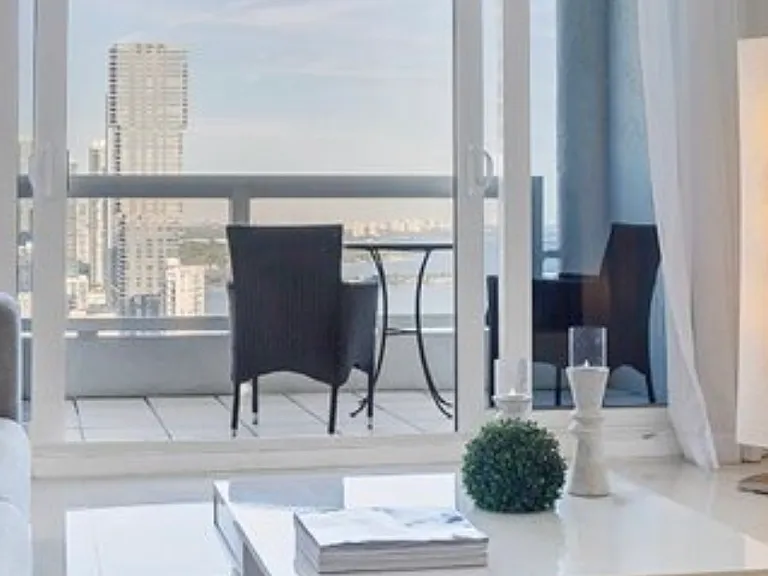1717 N Bayshore Dr #Penthouse D39 — Photo 4