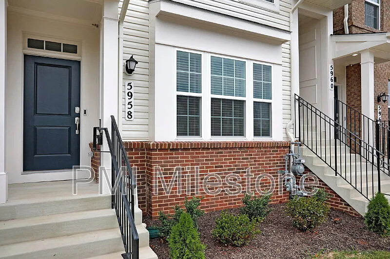 3 bed, 2.5 bath, 1600 sqft, $2,480 — Photo 3