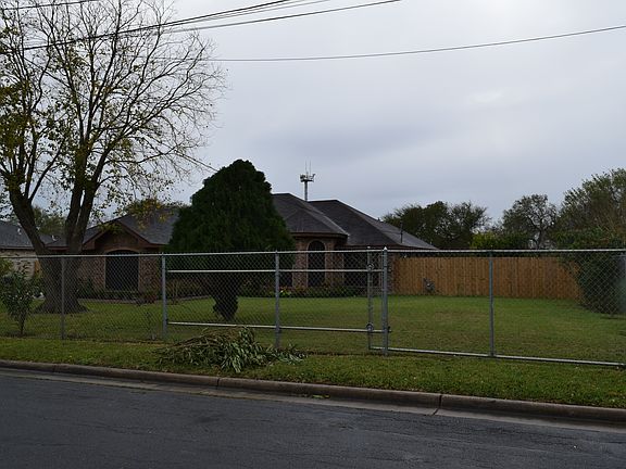 3rd image of 105 Mason Ave