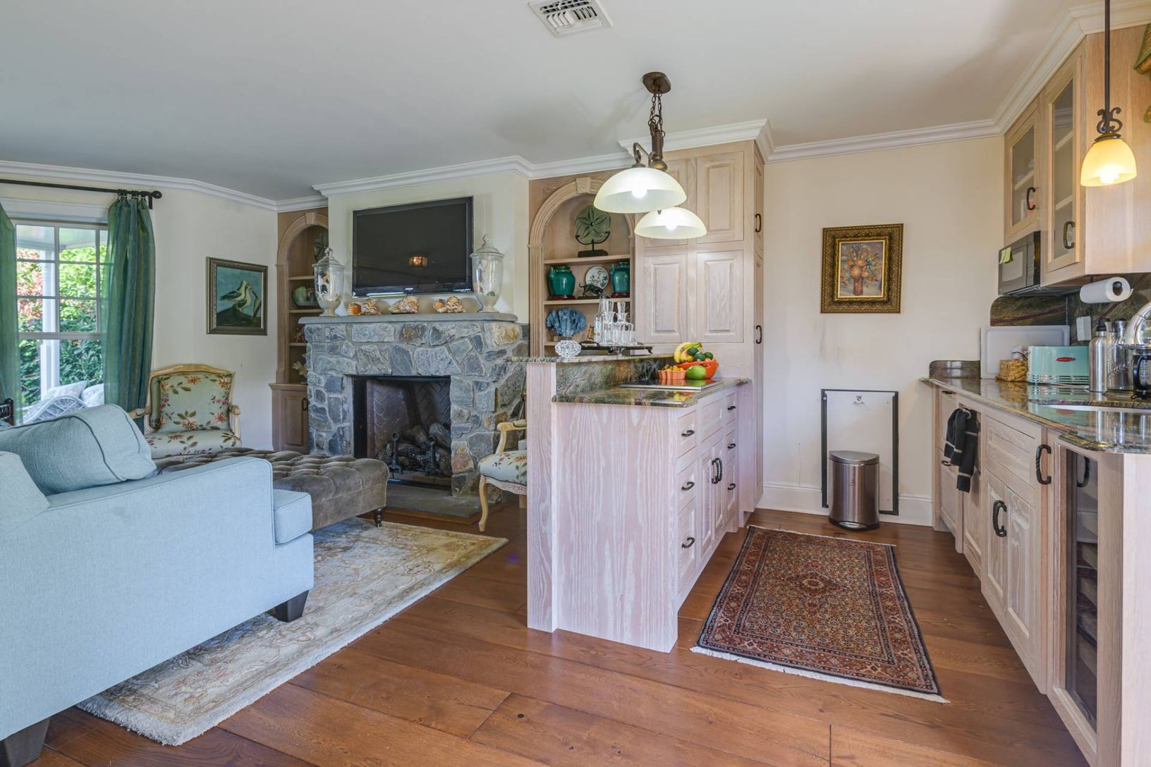  Cottage kitchen/living
