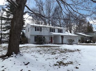 26185 Hickory Ln, Olmsted Falls, OH