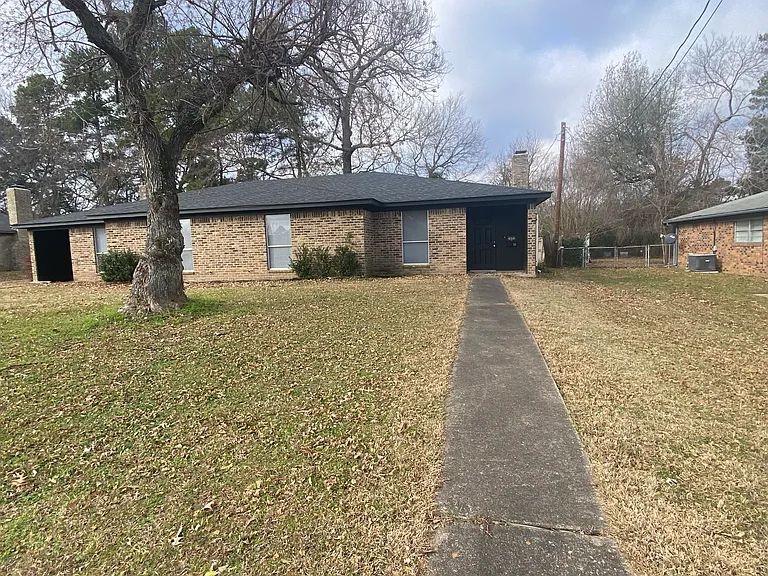 3405 Denson Dr #B — Photo 1