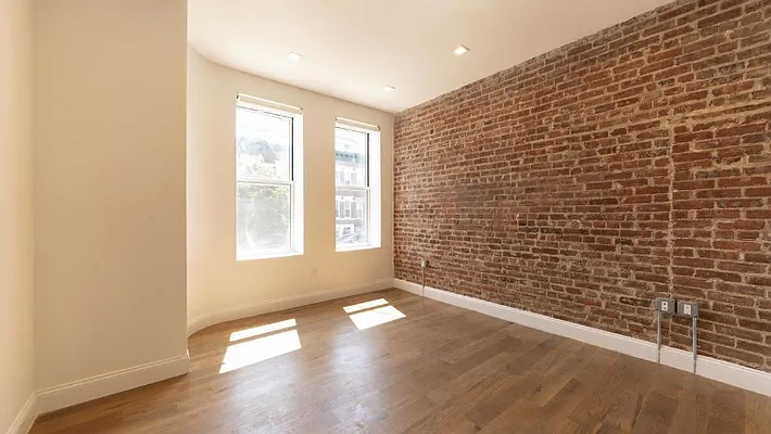 Rented by Evergreen Realty & Investments | media 5