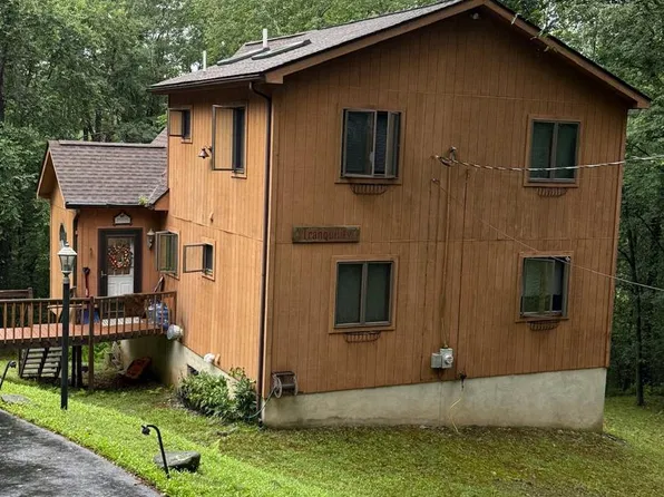 5142 Autumn Ln, Pocono Lake, PA 18347