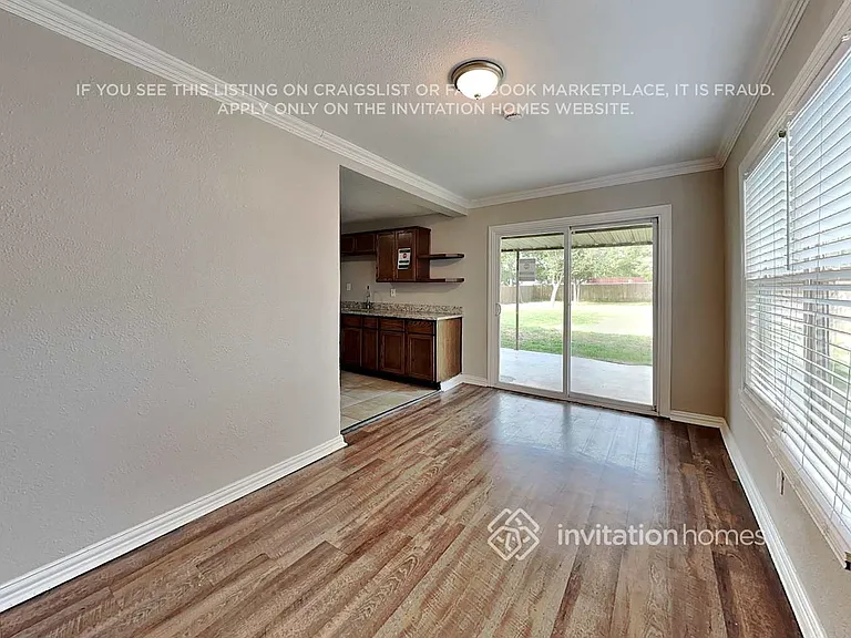 208 Ennis St — Photo 5