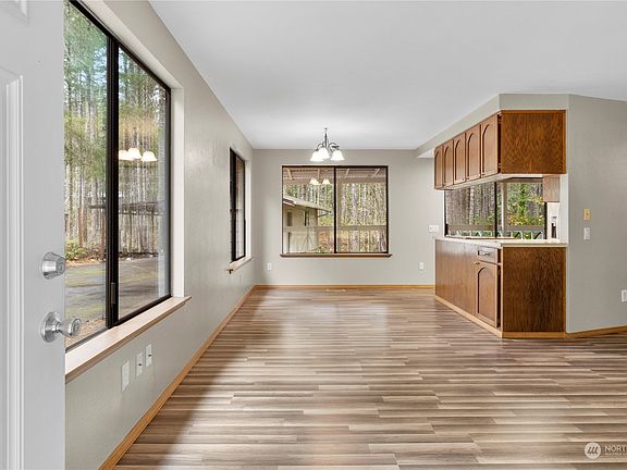 4th image of 340 N Lake View Drive