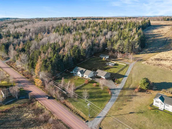 935 Brookside Rd, Colchester, NS B6L 2B9
