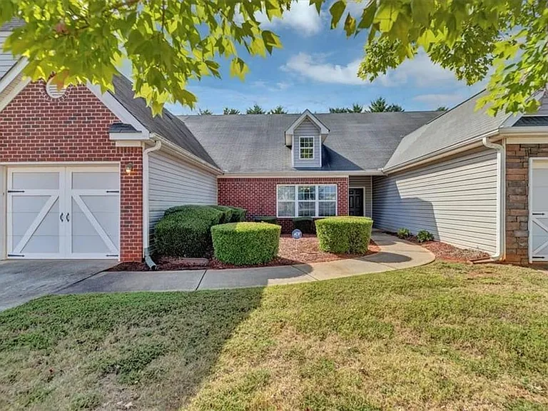 1025 City Park Dr — Photo 1