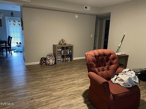 3rd image of 1804 Parkwood Ln #15