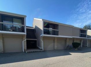 7 Overlook Dr, Clinton, NJ 08809