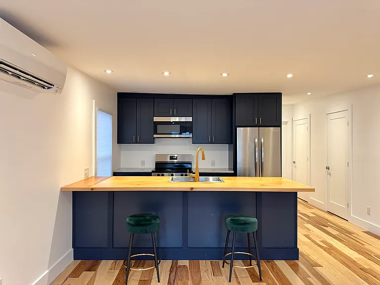 412 Main St #3 — Photo 6