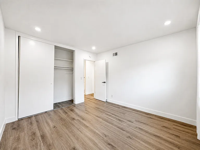 1326 Wellesley Ave — Photo 17